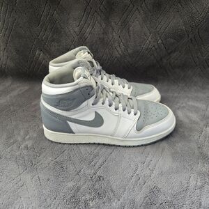 Nike Air Jordan 1 Retro High OG Youth Sz 7Y Athletic Sneakers Gray White.